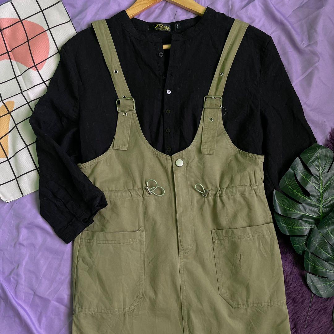 Navy Green Denim Underbust Jumperskirt (Category: Jumpsuits) located in Manila. Submitted by julimi_ (Listing ID 1099312344, Image 2). Description: DO NOT ORDER IF YOU’RE NOT SURE; FOR SURE BUYERS ONLY! ⚠️🛍 Details: Navy Green Denim Underbust Jumperskirt Price: ₱75.00 Size: Small up to SemiLarge Length: 37.5 inches Width (Front): 15 inches Other deets: HQ | Complete Button | Working Zipper| Not Stretchable 🛒 DM us for more info! Shopee Checkout