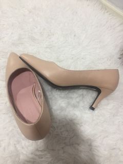 (Category: ) located in . Submitted by alonaspreloved (Listing ID 1099317404, Image 1). Description: .