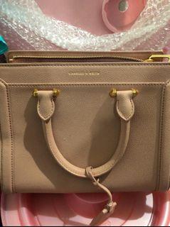 tas dusty pink ck charles & keith ori asli
asli beli disingapore, baru dipakai kurang dari 5x, masih bagus seperti baru