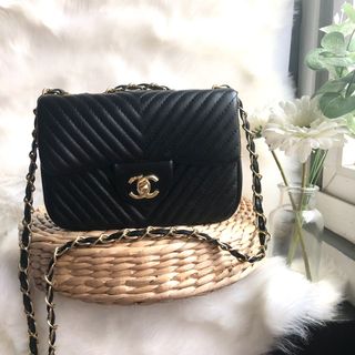 (Category: ) located in . Submitted by phinksummercollection (Listing ID 1099708401, Image 1). Description: .