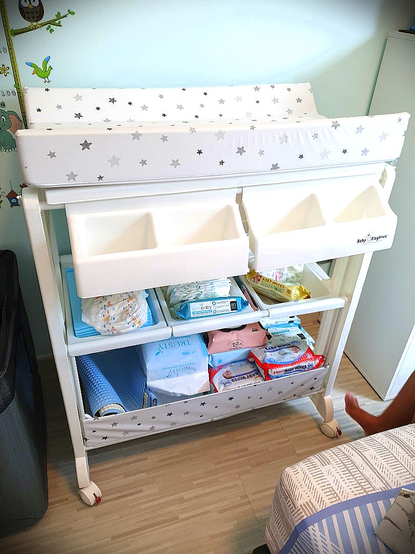 Changing station with baby bath tub, Babies & Kids, Bathing & Changing