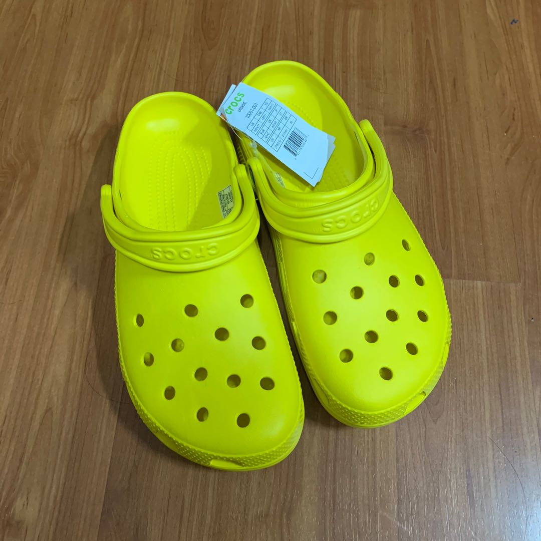 Shrek Crocs! (US M9/W11), Men's Fashion, Footwear, Flipflops and Slides on  Carousell