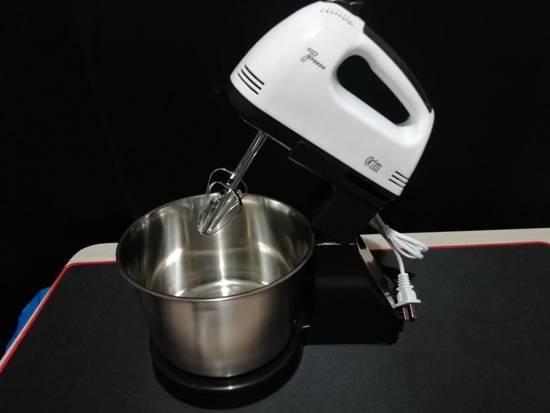 Hand Mixer (Category: Bakeware) located in Marikina City. Submitted by v3_m3v (Listing ID 1099681506, Image 3). Description: Kim Hand/Stand Mixer 7 Speed 260 watts.