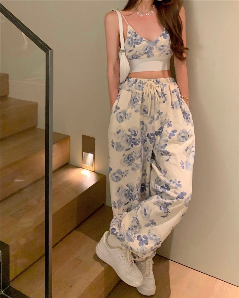 Top camisole croptop and jagger pants 