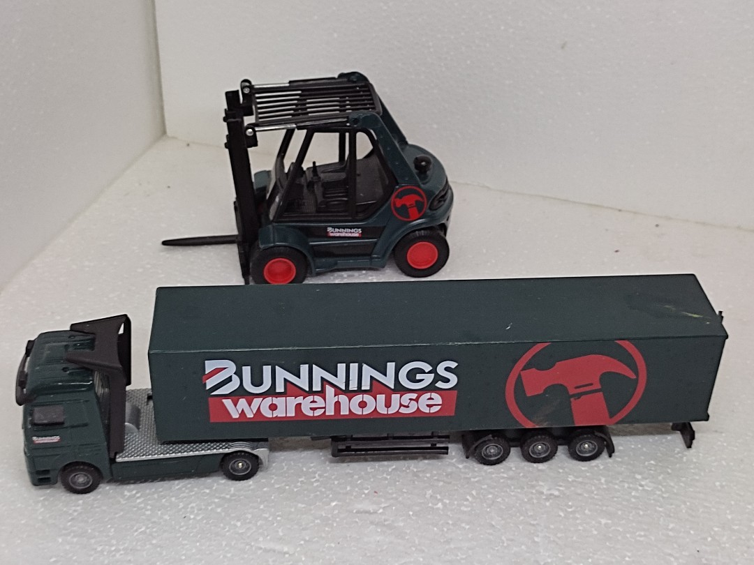 Bunnings warehouse semi trailer toy truck 2025