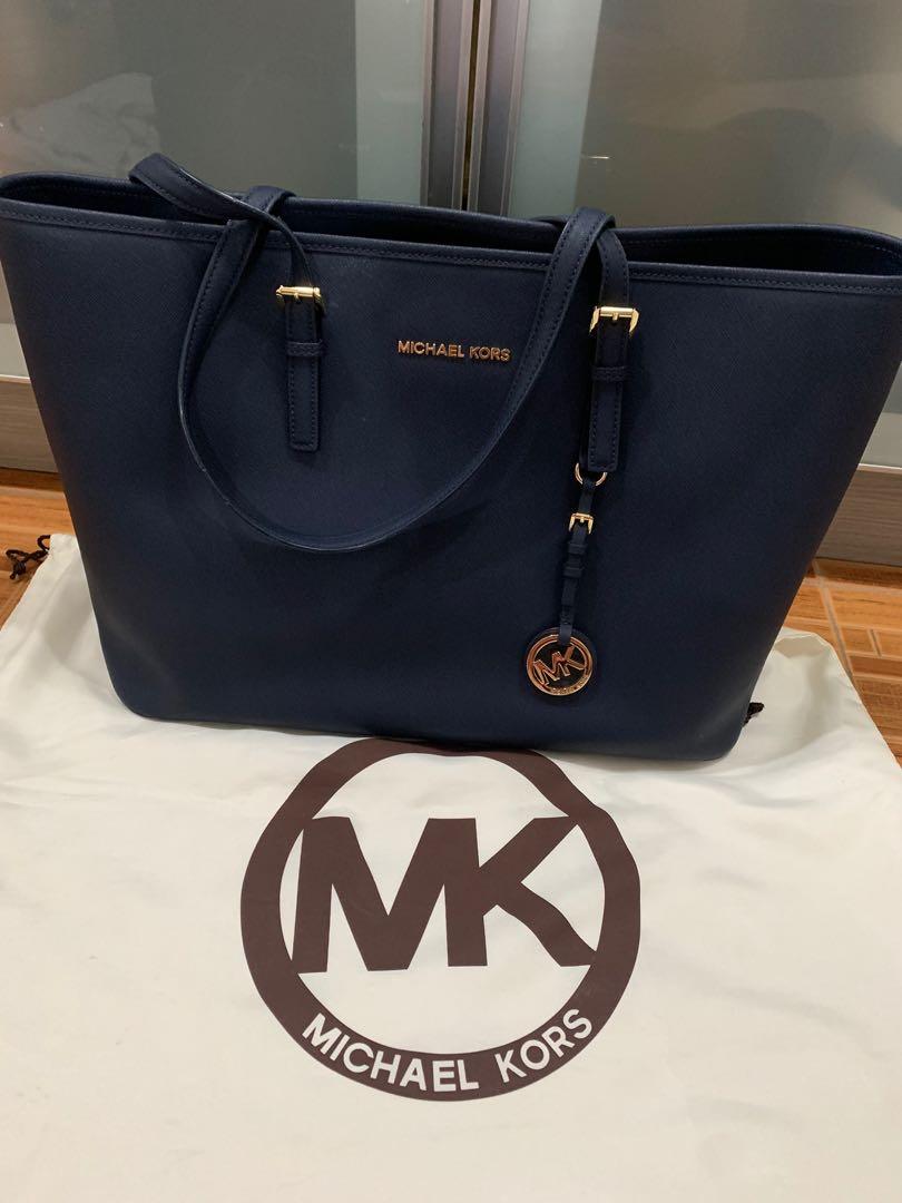 Michael Kors Large Tote Bag (Black), Luxury, Bags & Wallets on Carousell