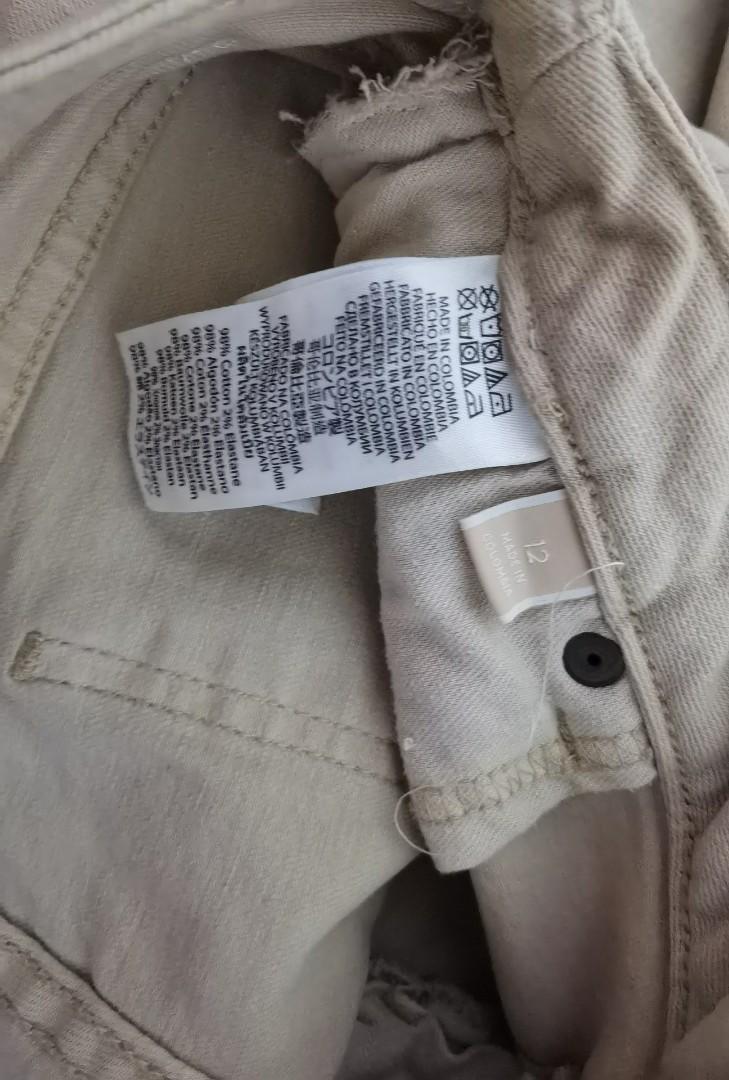 Original Michael Kors Shorts! (Category: Shorts) located in San Fernando. Submitted by aandreya_ (Listing ID 1099535863, Image 3). Description: Used once only! Had to declutter! Size 12 on tag. 73cm,fits up to 33" waist.