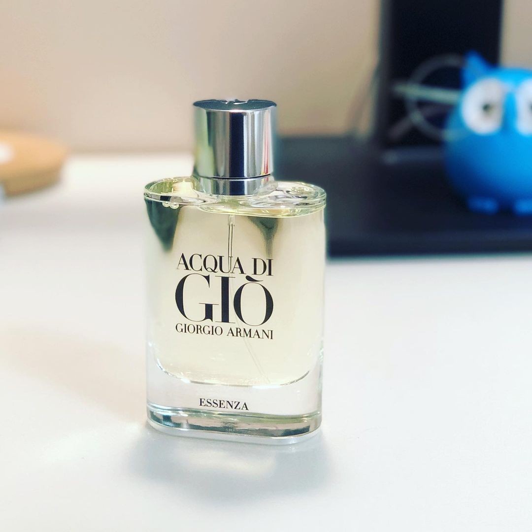 armani essenza parfum