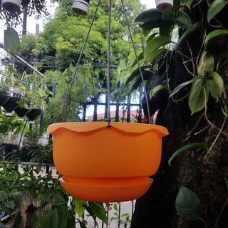 Hanging plastic pot orange no. 1209
