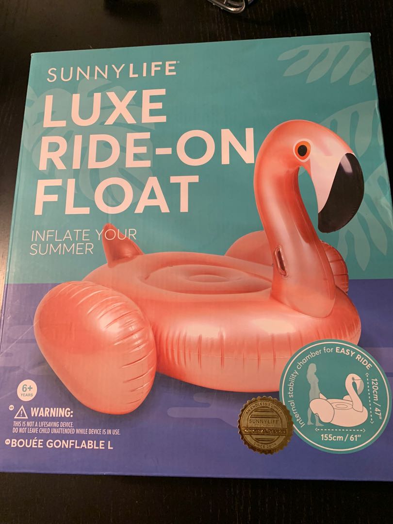 Ride on inflatable flamingo