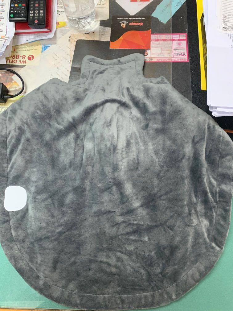 Sable Neck and Shoulder Heating Pad (Category: Massage Devices) located in Pasay City. Submitted by ayinong168 (Listing ID 1099527425, Image 1). Description: Item is in excellent condition mint still in box, soft microfiber, 6 level settings, temp controller, machine washable, 110volts needs transformer to work pm for details.