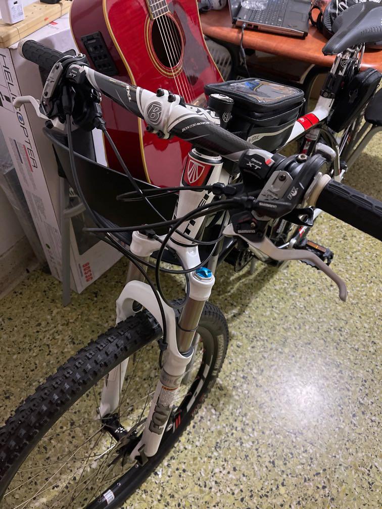 TREK 8500, Sports Equipment, Bicycles 