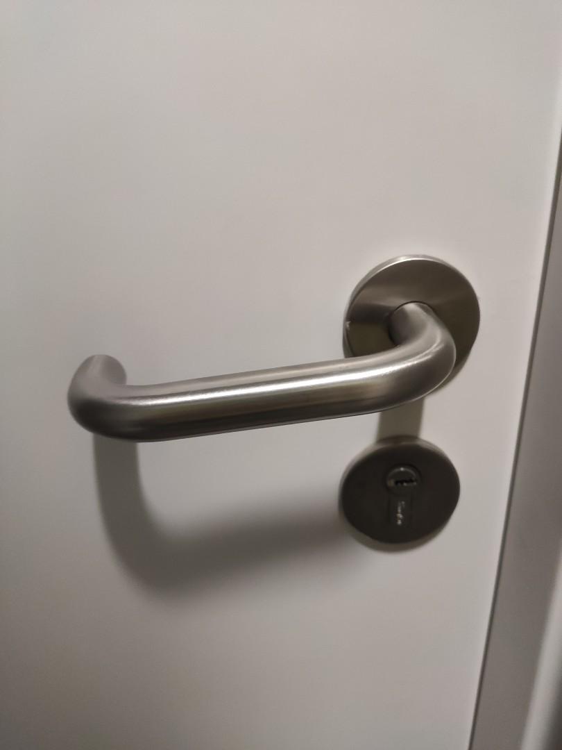 歐式門鎖 公屋大門門鎖套件 連全新鎖膽包五條鎖匙全套 公屋 私樓新門可裝 Yale鎖 傢俬 家居 其他 家居改善及收納用品