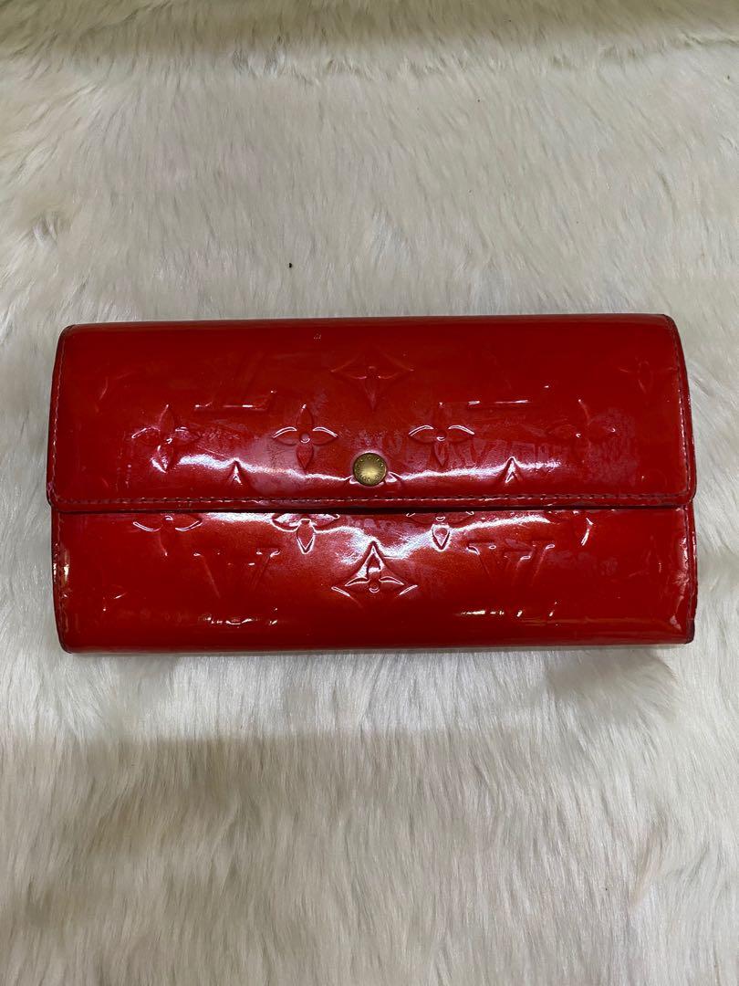 SUPER SALE!!!Authentic LV Vernis wallet (Category: Luxury Bags & Wallets) located in Cagayan de Oro. Submitted by riggstuffs (Listing ID 1104428442, Image 1). Description: Preloved item and 💯 guaranteed authentic The Exterior has some scuffing and some lightened area of the wallet The interior has 6 card slots, functional zipper and is still in good hardware Inside the coin pocket, the leather material needs cleaning With code TH 1008 DISCLAIMER