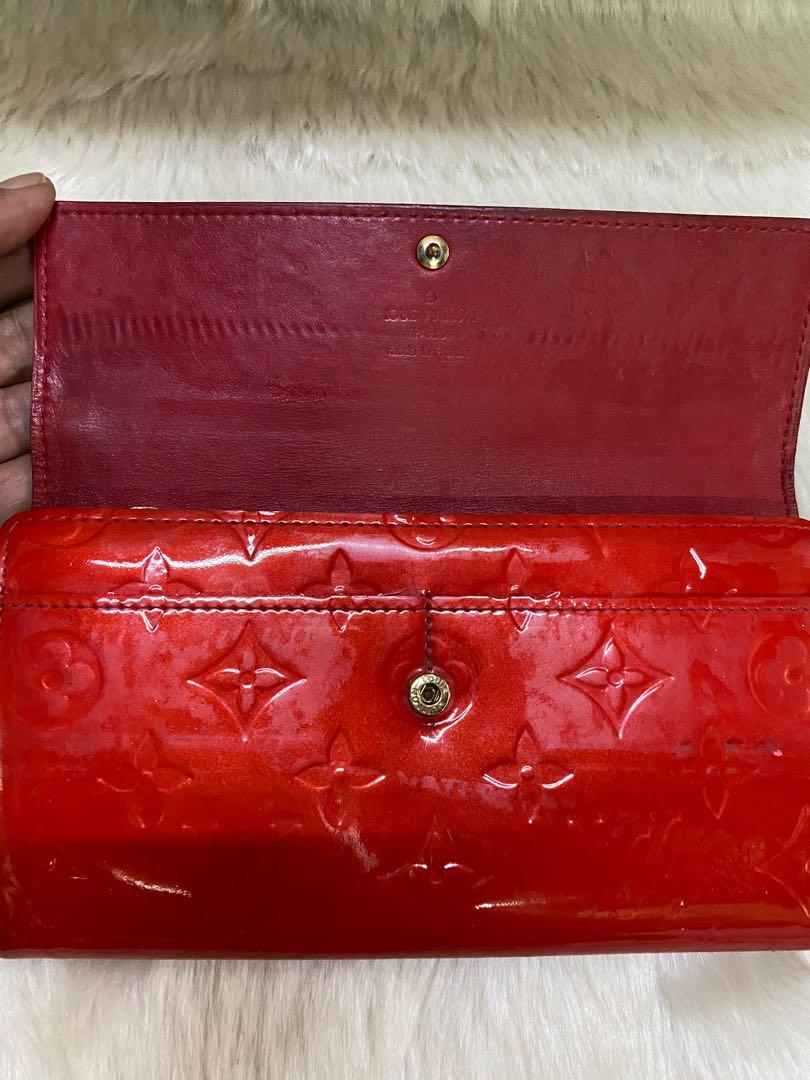 SUPER SALE!!!Authentic LV Vernis wallet (Category: Luxury Bags & Wallets) located in Cagayan de Oro. Submitted by riggstuffs (Listing ID 1104428442, Image 2). Description: Preloved item and 💯 guaranteed authentic The Exterior has some scuffing and some lightened area of the wallet The interior has 6 card slots, functional zipper and is still in good hardware Inside the coin pocket, the leather material needs cleaning With code TH 1008 DISCLAIMER