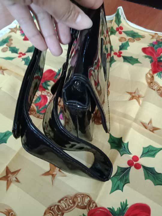 Chanel VIP GWP patent belt bag (Category: Luxury Bags & Wallets) located in Antipolo. Submitted by munstershupper (Listing ID 1104422580, Image 3). Description: Gift with purchase from Chanel beaute. .