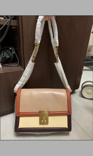 （分類：）位於 。 由 bebe.35 提交（商品編號 1104510275，圖片 1）。簡介： 。
