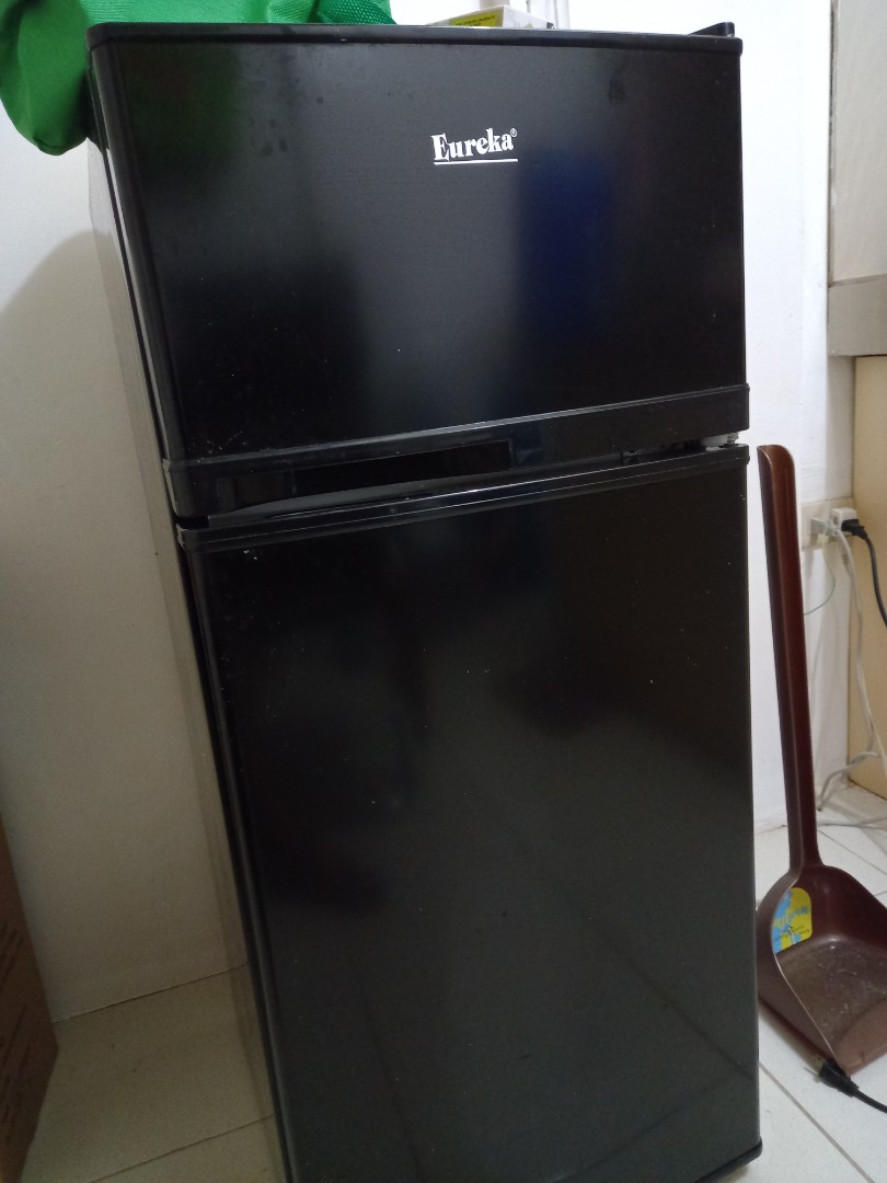 Eureka Refrigerator EDRK350, TV & Home Appliances, Kitchen Appliances