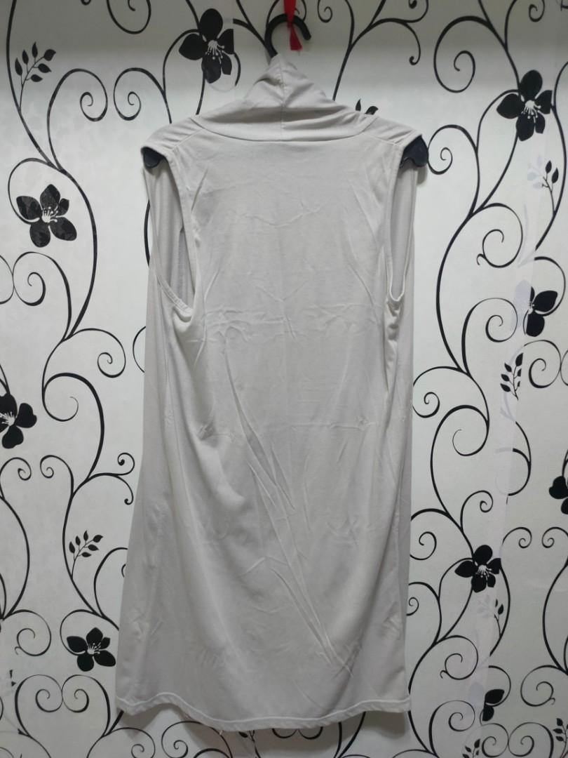 Gray sleeveless long cardigan (Category: Coats, Jackets and Outerwear) located in Quezon City. Submitted by _apparels_ (Listing ID 1104338622, Image 2). Description: Fits S to M body frame Length - 35 inches.