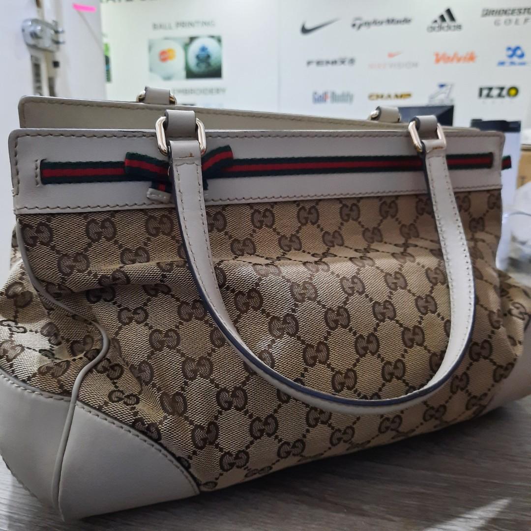 Authentic Gucci pre❤💯 sherryline handbag (Category: Luxury Bags & Wallets) located in Makati City. Submitted by sassygchanel (Listing ID 1103273499, Image 3). Description: Pamilya sale,rarely use it its hard to let go of this bag but i have to move on. ✅super sale ✅with dustbag ✅no more style like this in the market sf c/o me rank AB Negotiable!.