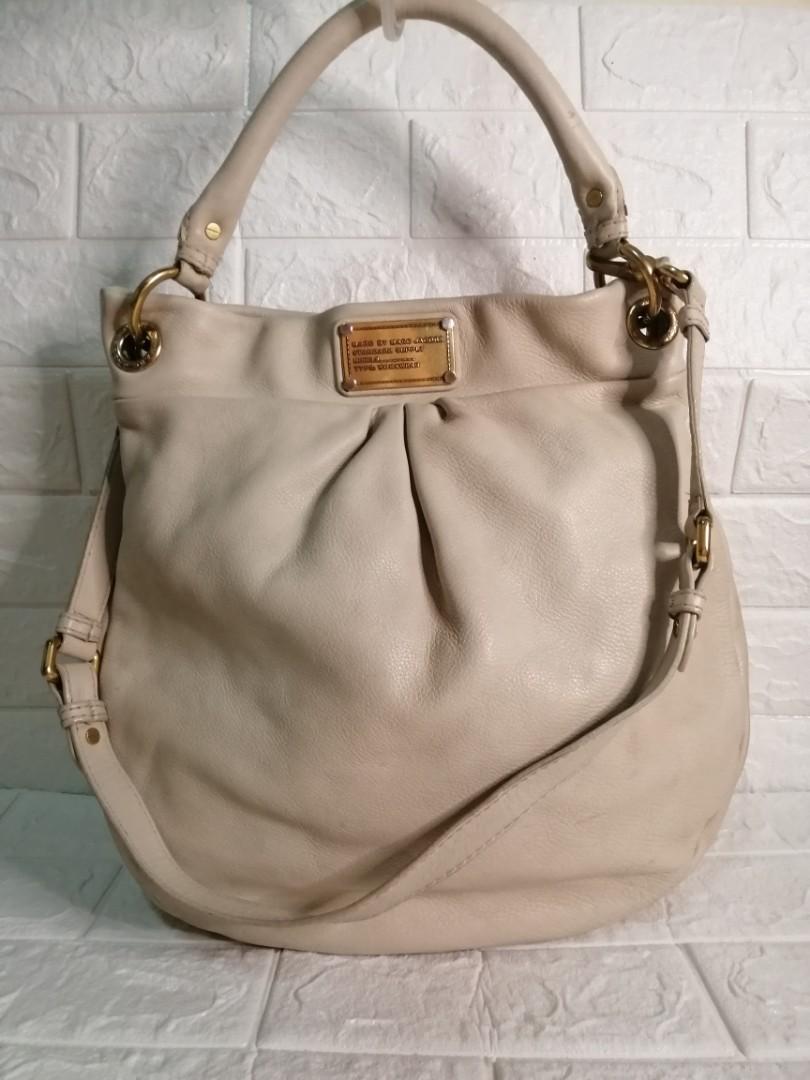 Marc Jacobs 2way Leather Hillier Hobo Bag (Category: Luxury Bags & Wallets) located in Las Pinas. Submitted by etoksi1234 (Listing ID 1104332970, Image 1). Description: Pre-loved Marc Jacobs 2way Leather Hillier Hobo bag... Gold hardware... Cow leather... Medium to Semi Large size... Please manage your expectations. All sales are final. Kindly examine pictures carefully when buying online. No return, exchange policy....