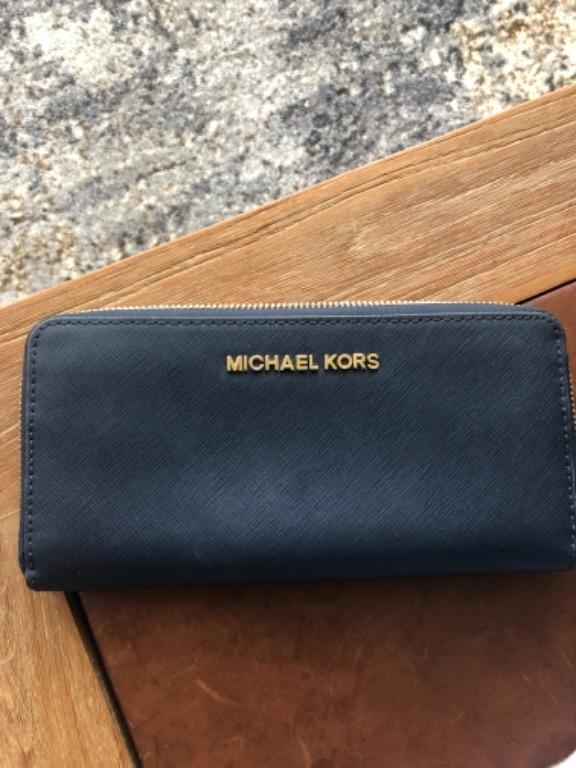 Authentic Michael Kors Dark Blue Wallet. Bought in Michael Kors