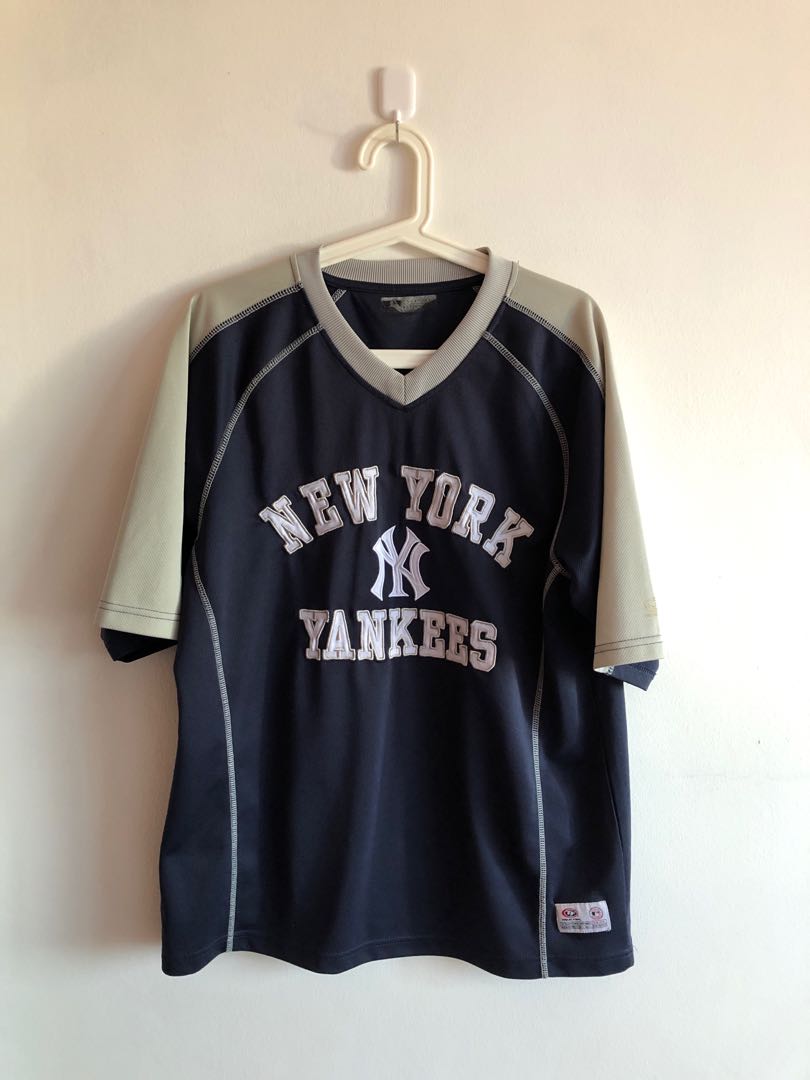 16 on yankees jersey sleeve