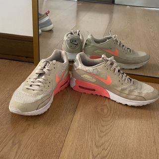 (Category: ) located in . Submitted by herwardrobemnl (Listing ID 1104405789, Image 1). Description: .