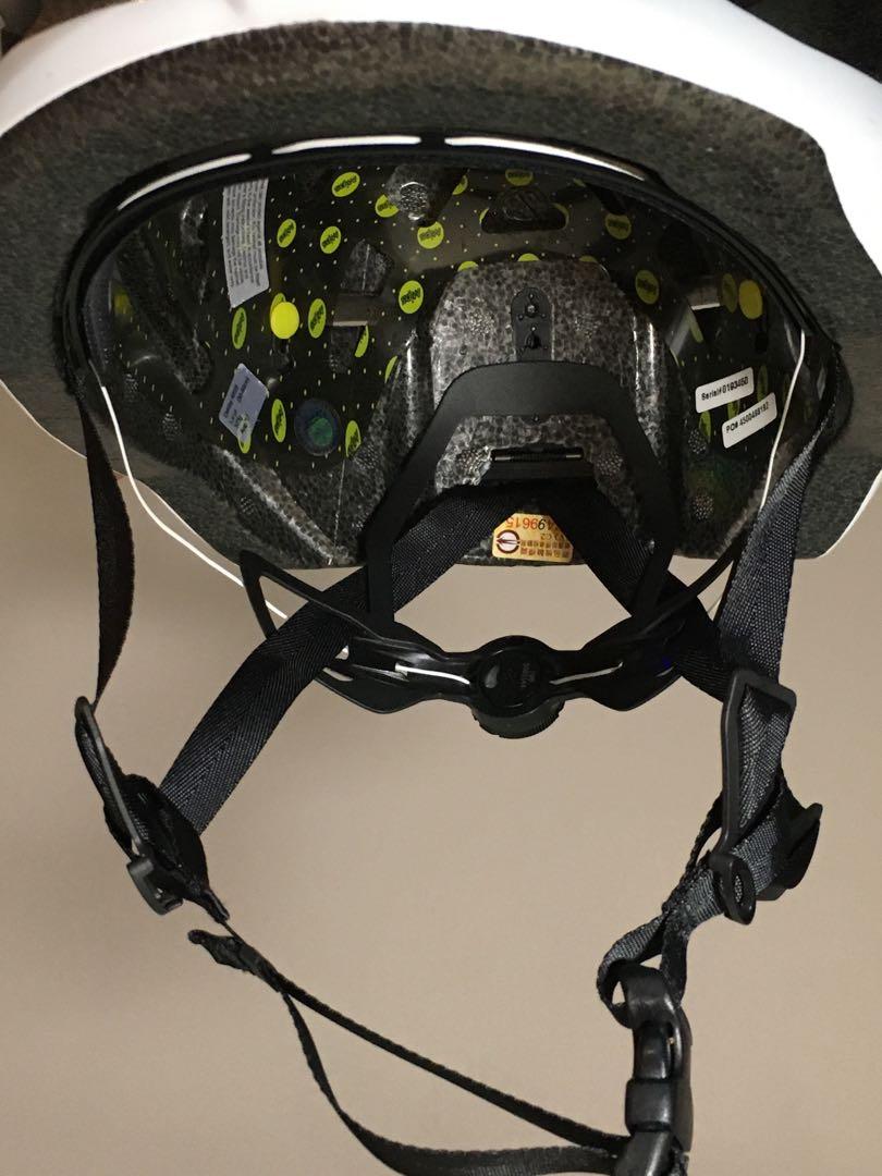 美國OAKLEY Aro5 /空力5代一級安全帽，瑞典mips 撞擊保護大腦系統，尺寸L. 照片瀏覽 6