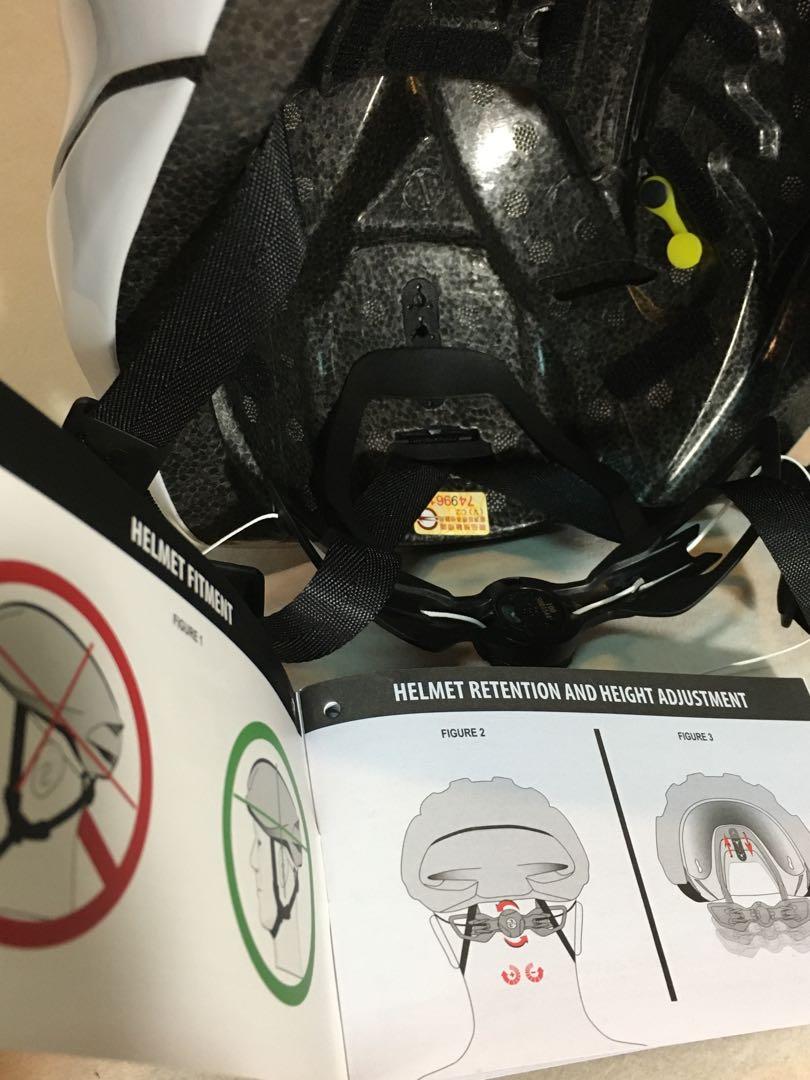 美國OAKLEY Aro5 /空力5代一級安全帽，瑞典mips 撞擊保護大腦系統，尺寸L. 照片瀏覽 10