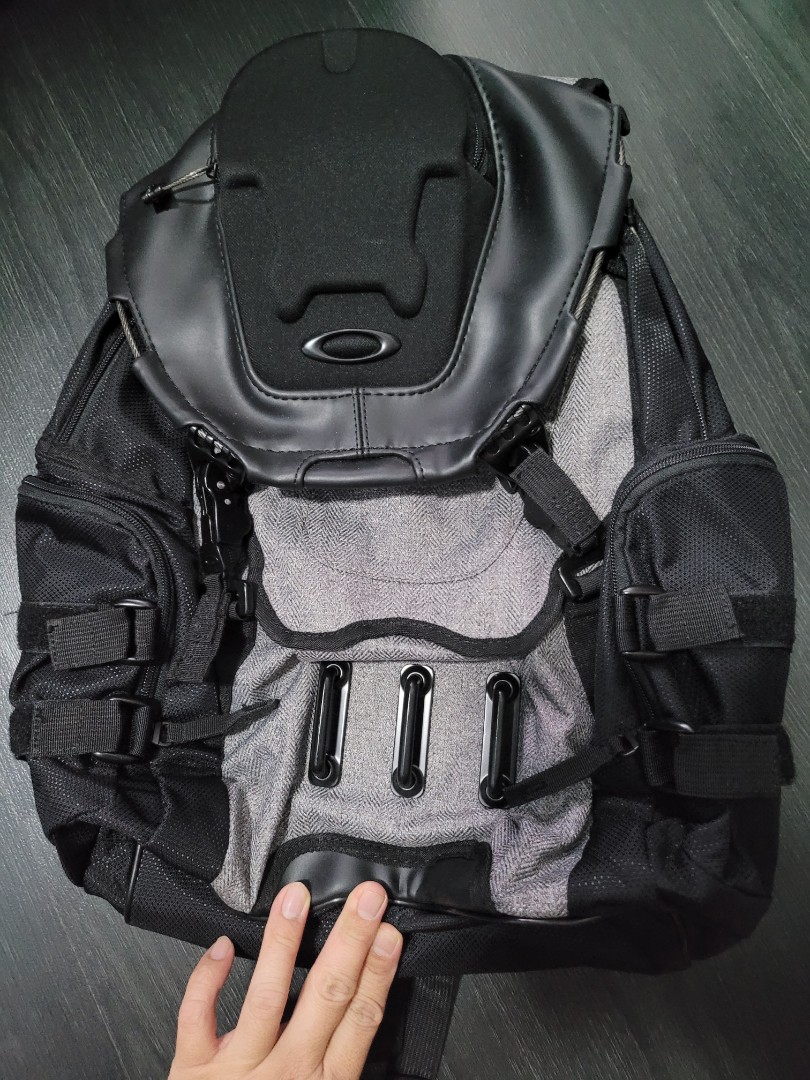 Oakley Backpack, Men's Fashion, Bags, Backpacks on Carousell