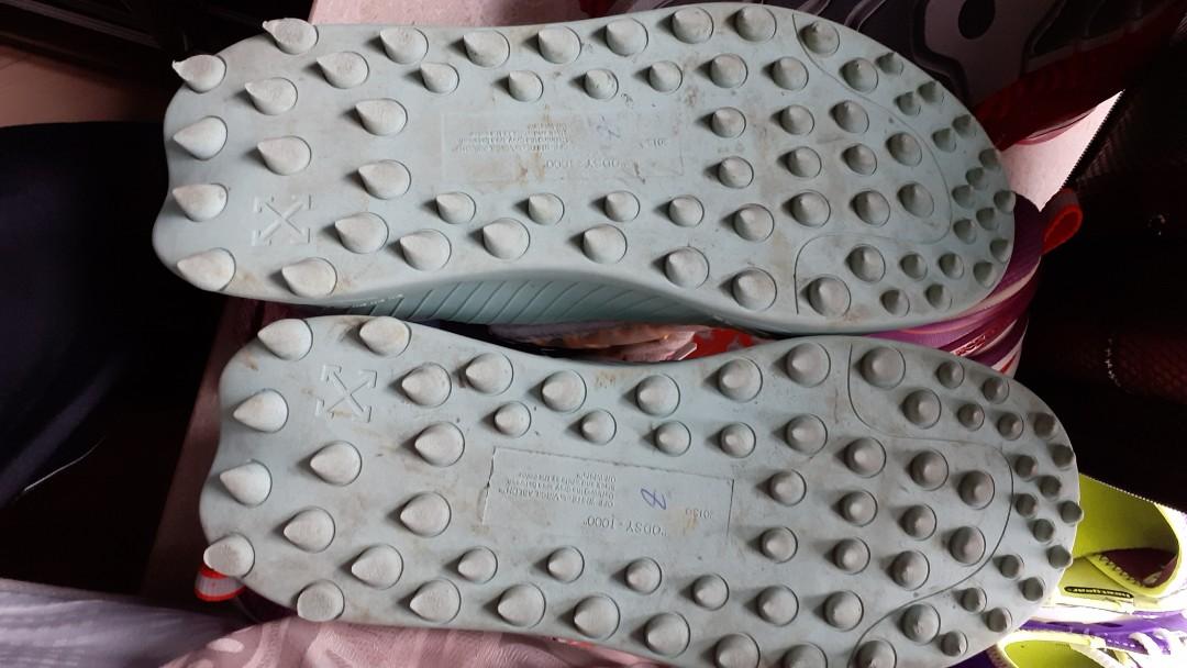 off white （分類：拖鞋）位於 Hong Kong。 由 leeash799 提交（商品編號 1104376492，圖片 4）。簡介： use like new 2x use only。
