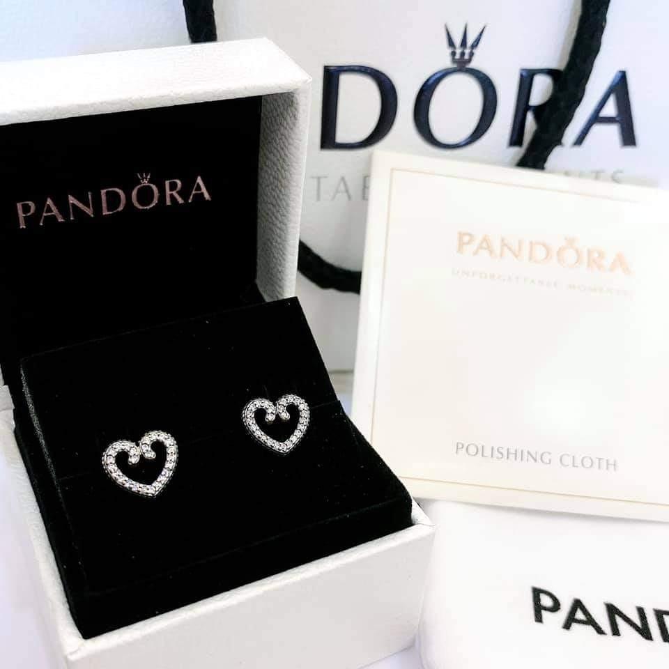 Pandora heart swirl stud earring. Super 