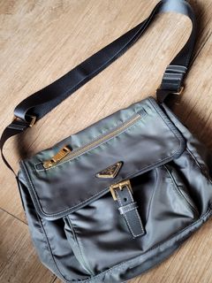 (Category: ) located in . Submitted by declutteryourcloset (Listing ID 1104517156, Image 1). Description: .