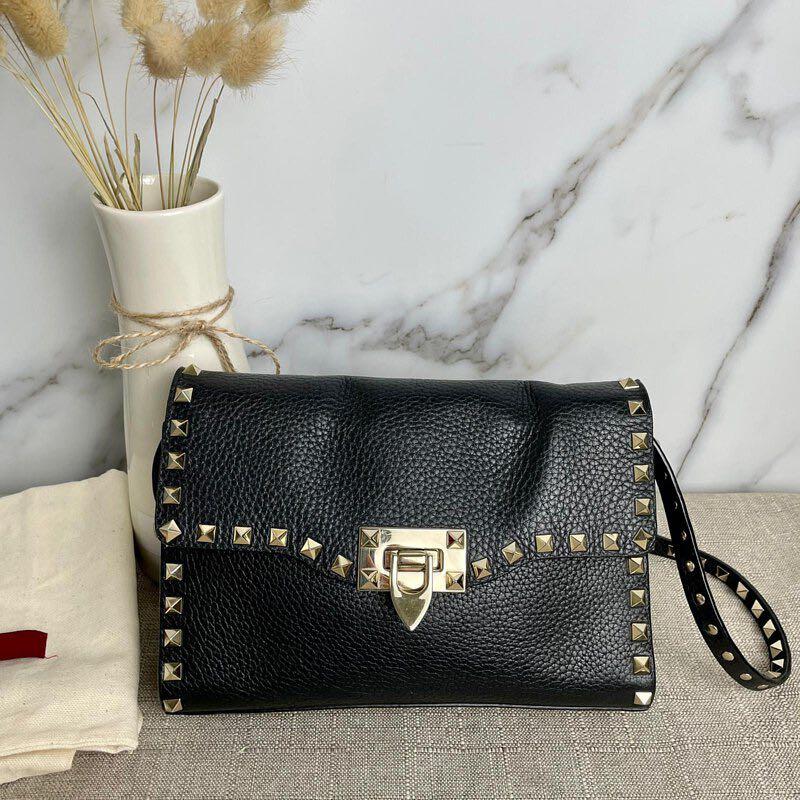 VALENTINO Garavani Rockstud Flip Leather Clutch Bag Poudre