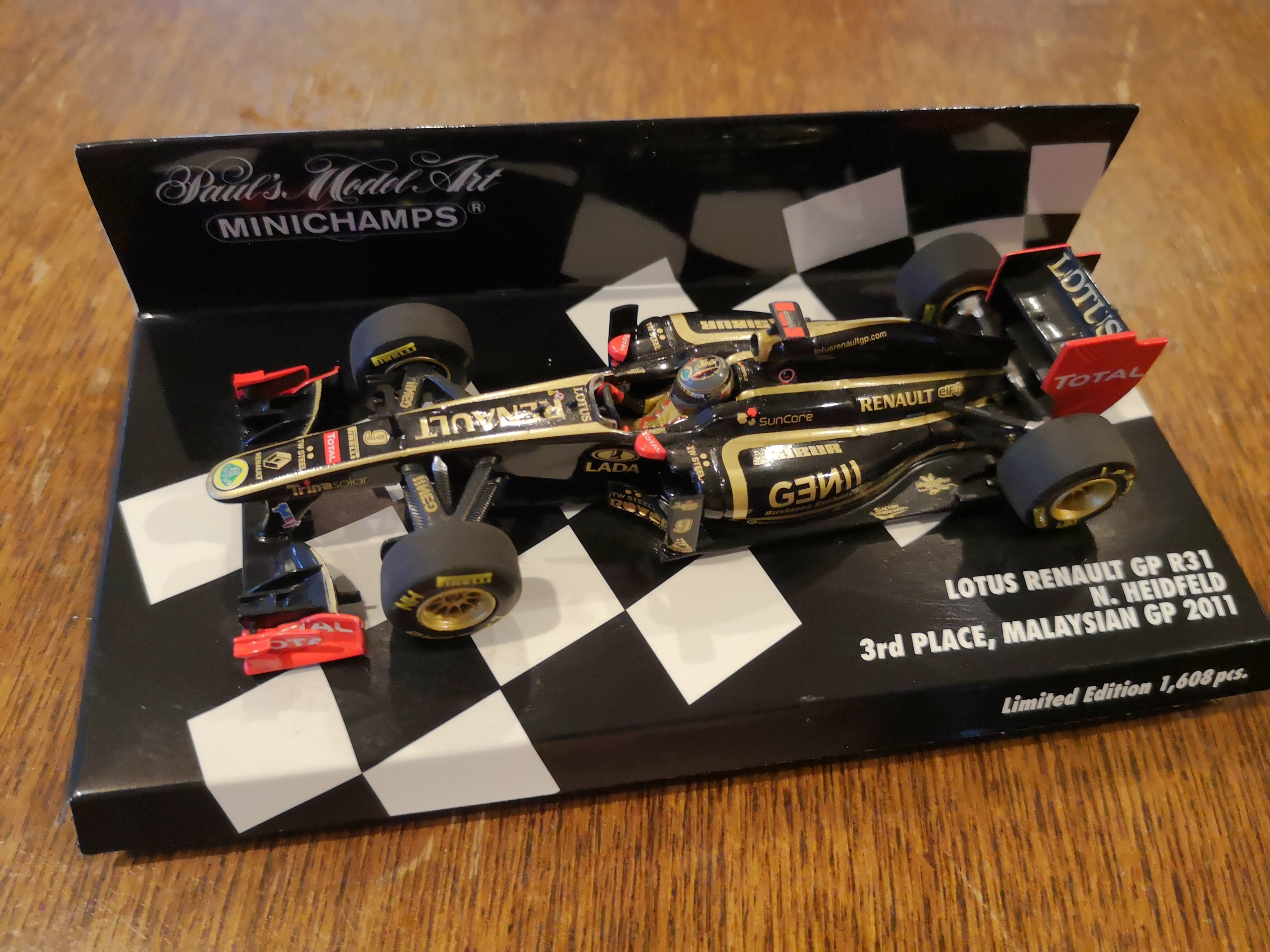 RARE Minichamps Paul's Model Art 2011 scale 1/43 - Lotus F1 Team 