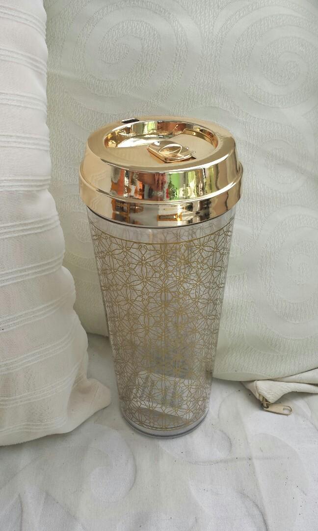 Sulwhasoo Cold Tumbler (Category: Water Bottles & Tumblers) located in Cainta. Submitted by gillianday (Listing ID 1104475095, Image 1). Description: Sulwhasoo Tumbler (gold) - Never been used - Great as a coffee table tumbler or office tumbler - Aesthetically pleasing, easy/handy to carry - RFS: gift now decluttering Non-refundable Payment first policy PM for inquiries/more pics.