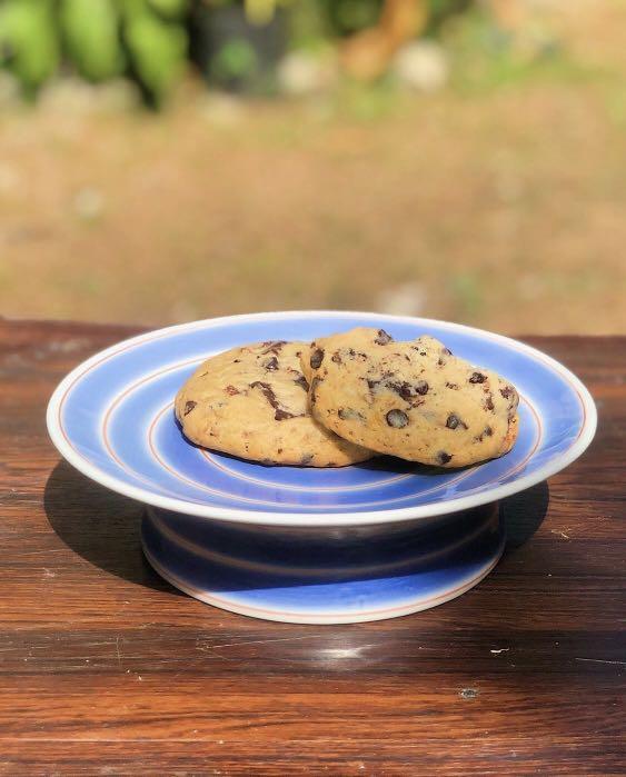 Ceramic cake plate blue with orange line design - Ceramic Homeware Tableware (Category: Bakeware) located in Cebu City. Submitted by soy_saucee (Listing ID 1104460539, Image 2). Description: A ceramic cake plate blue with orange lines. Perfect for cakes, pastries, or as a decor piece. .
