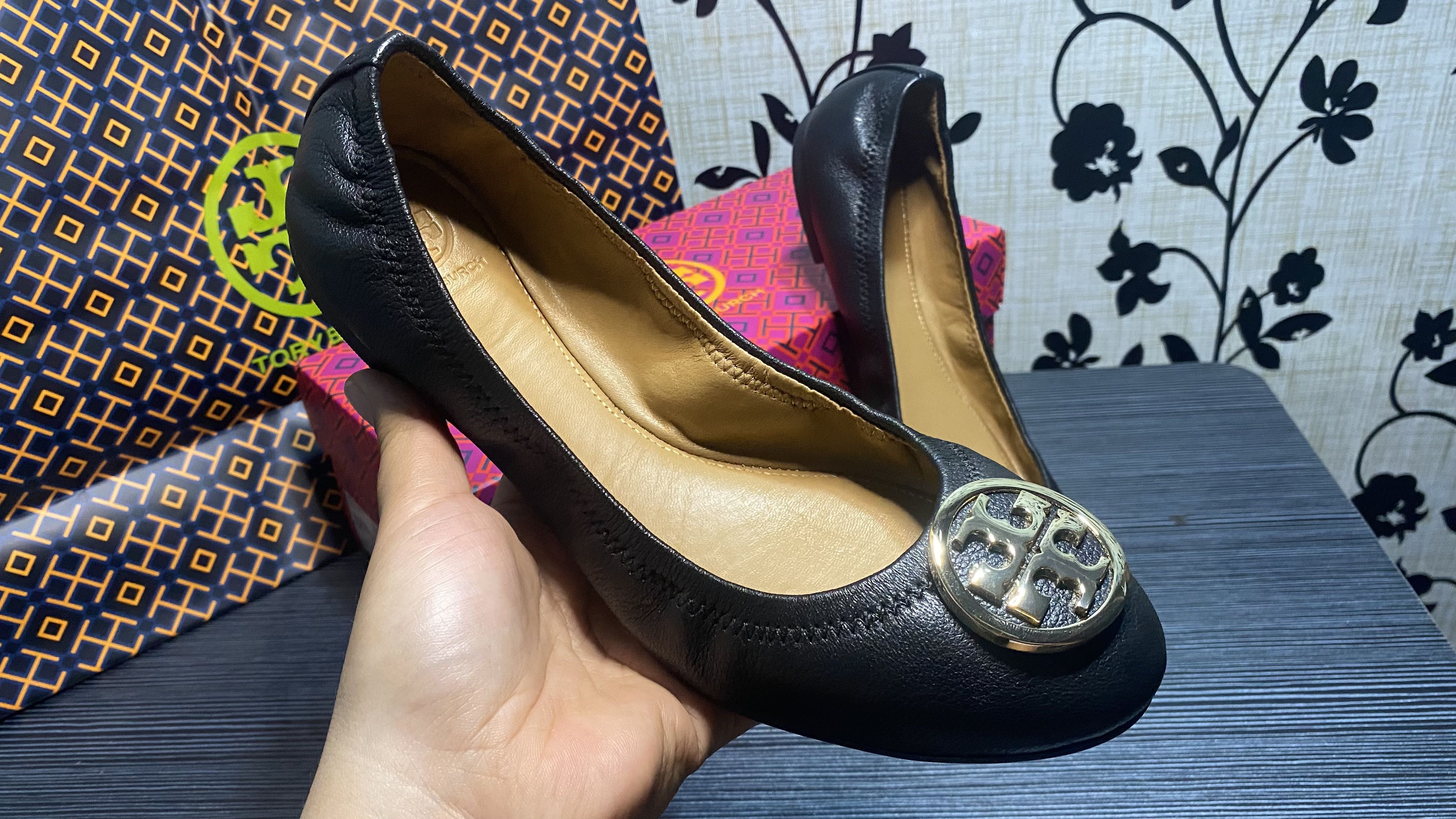 Tory Burch Benton 2 Travel Ballet Nellie- Nappa/elastic/leather, Women's  Fashion, Footwear, Flats & Sandals on Carousell