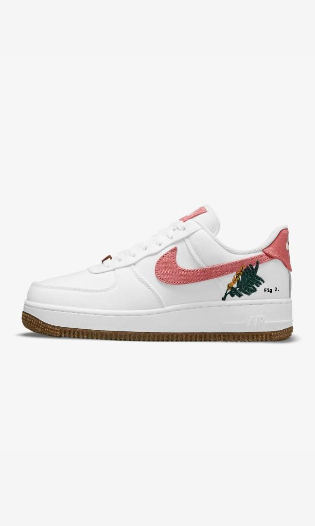 Woman's Nike Air Force 1 '07 SE, Women's Fashion, Footwear, Sneakers on  Carousell