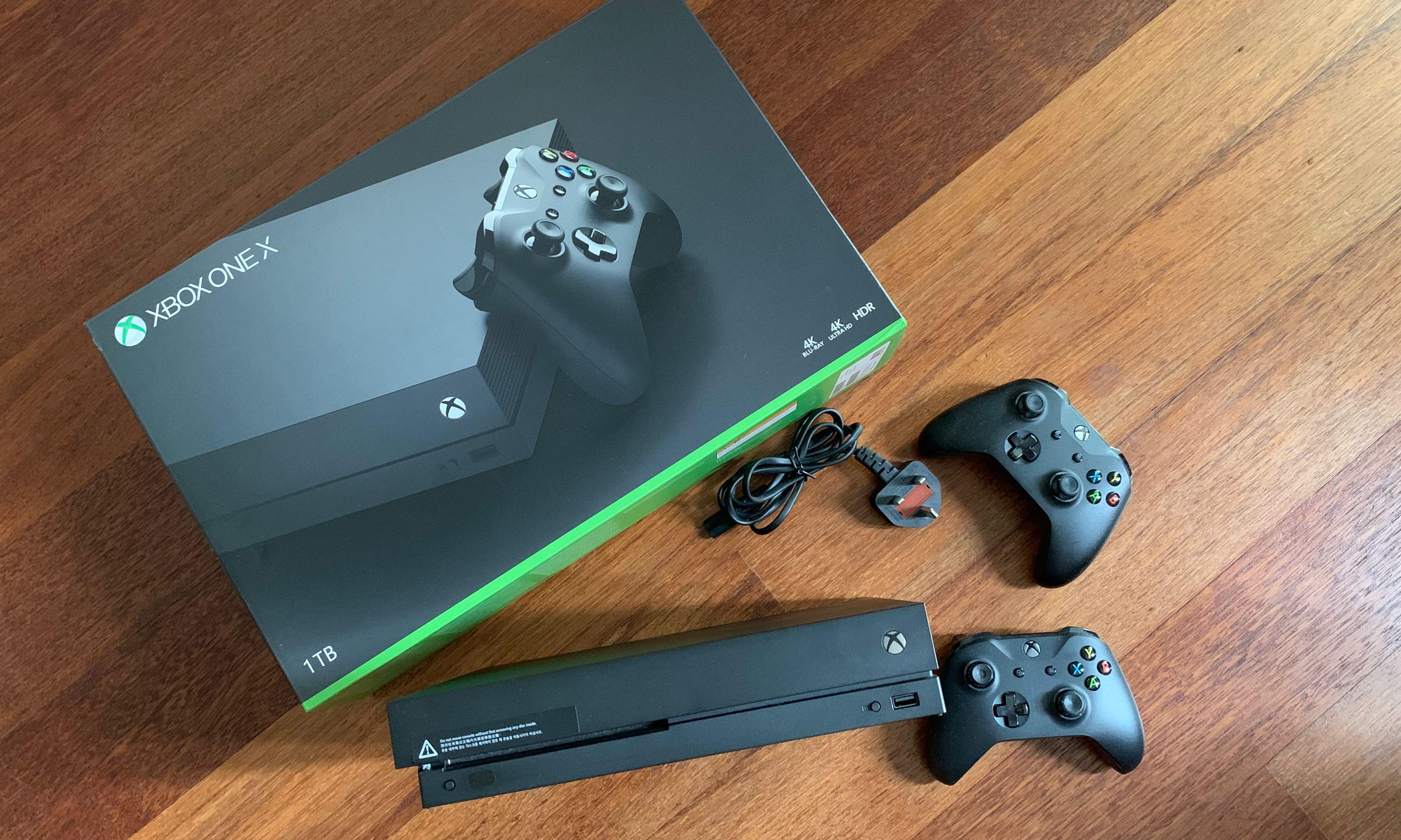 Xbox One X 1TB 4k HDR with 2 controllers Video Gaming Video Game