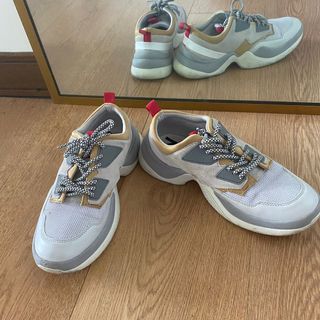 (Category: ) located in . Submitted by herwardrobemnl (Listing ID 1104397085, Image 1). Description: .