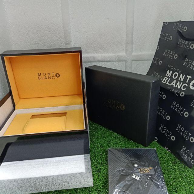 Assorted Watch Boxes (Category: Watches) located in Shah Alam. Submitted by evaz88 (Listing ID 1106223042, Image 3). Description: Please note Item is 1:1. Not original PM me which watch box u need Assorted Watch Box: AP (Audemars Piguet) Fossil Tag Heuer Cartier Rolex Rado Mont Blanc SevenFriday Richard Mille Item provided inside box may differ depends on box brand! What u see in the photo is what u get. .
