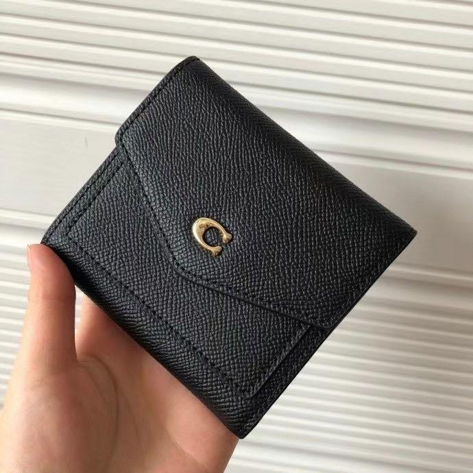 AUTHENTIC COACH WYN SMALL WALLET IN COLOURBLOCK, Women's Fashion, Bags &  Wallets, Purses & Pouches on Carousell