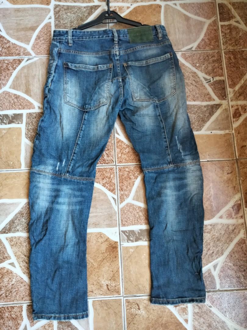 Dsquared pants (Category: Jeans) located in General Santos City (Dadiangas). Submitted by cold_stone721 (Listing ID 1106217830, Image 2). Description: Dsquared pants. Japanese cut. 32"-33" waist on tape. 36" outseam. 26" inseam. Very vood condish. P1200 shipped. MoP: GCash.