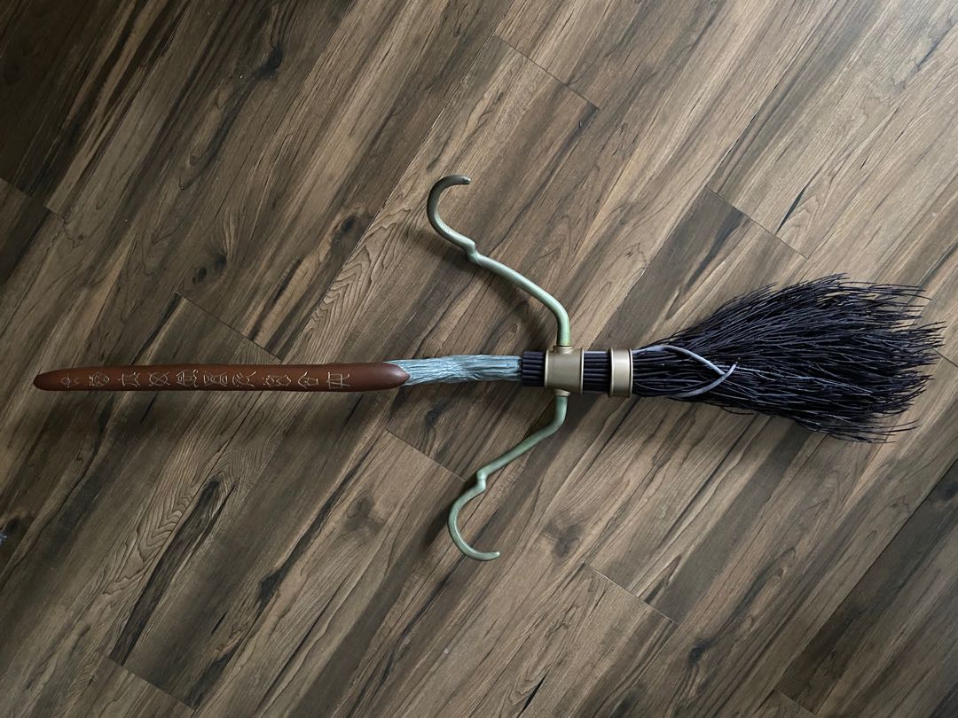 Man creates epic full-size Harry Potter Nimbus 2000 broom for