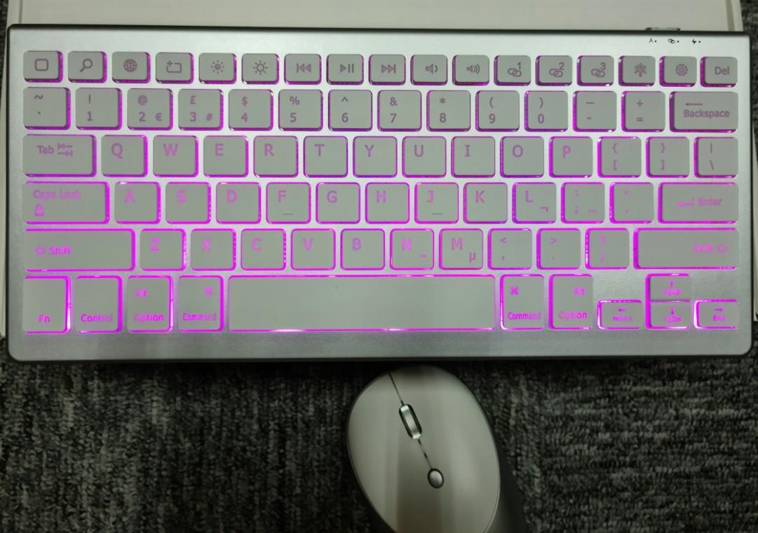 Jelly Comb Wireless Backlit Keyboard with Mouse Combo, Computers & Tech, Parts & Accessories