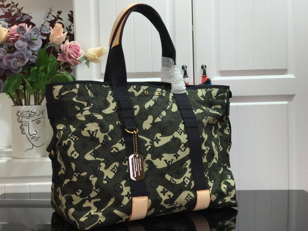 Takashi hotsell murakami tote