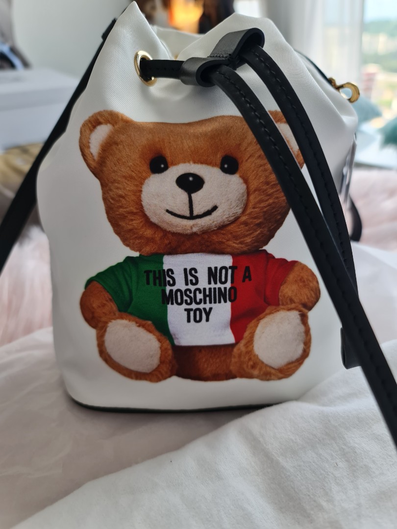Moschino teddy on sale bucket bag