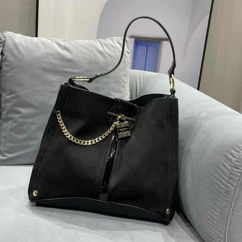 River island tas store
